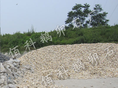 天然白色鵝卵石Φ2-3cm(公分) 大堆現(xiàn)場(chǎng)照片
